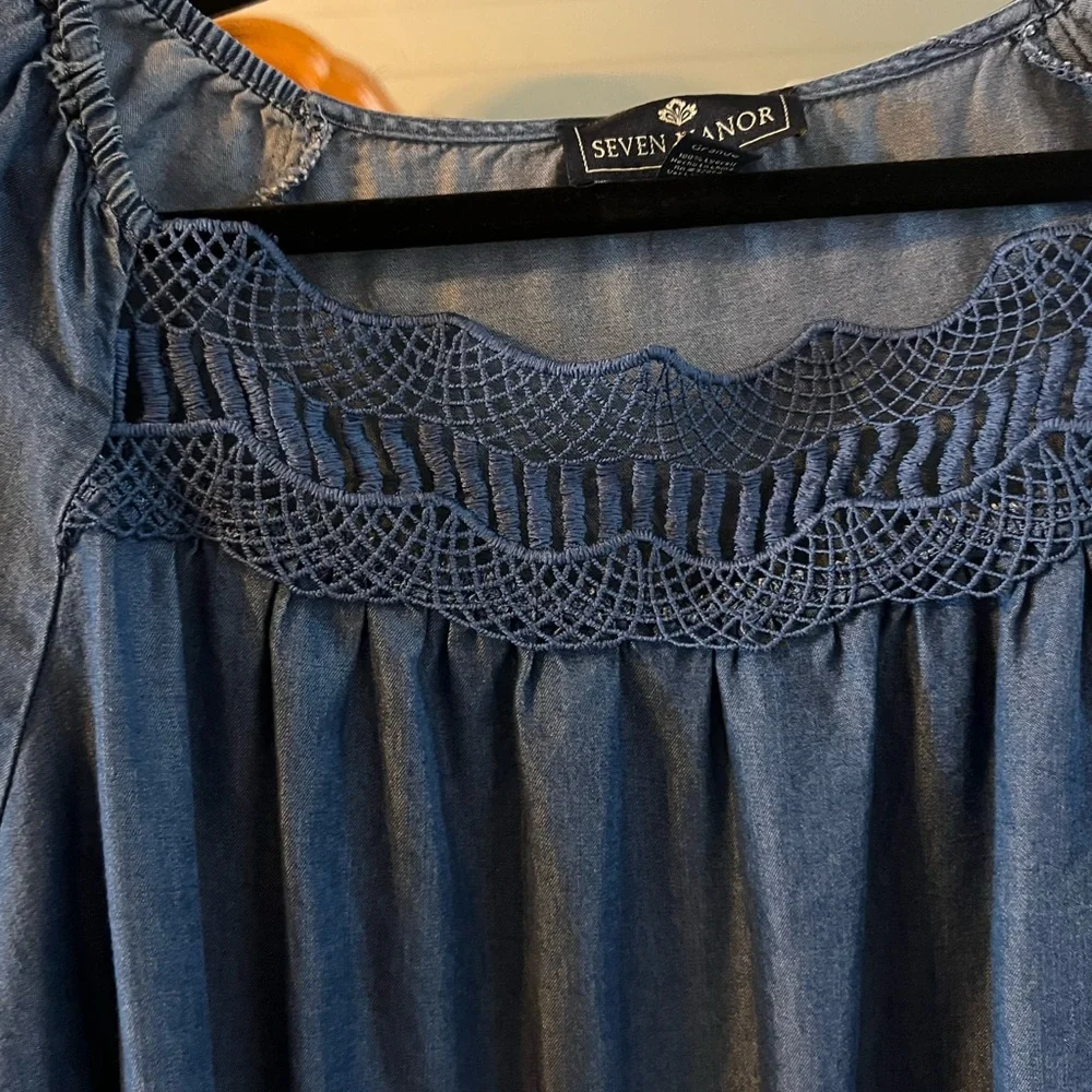 Chic Blue Lace Detail Blouse - Picture 4 of 11